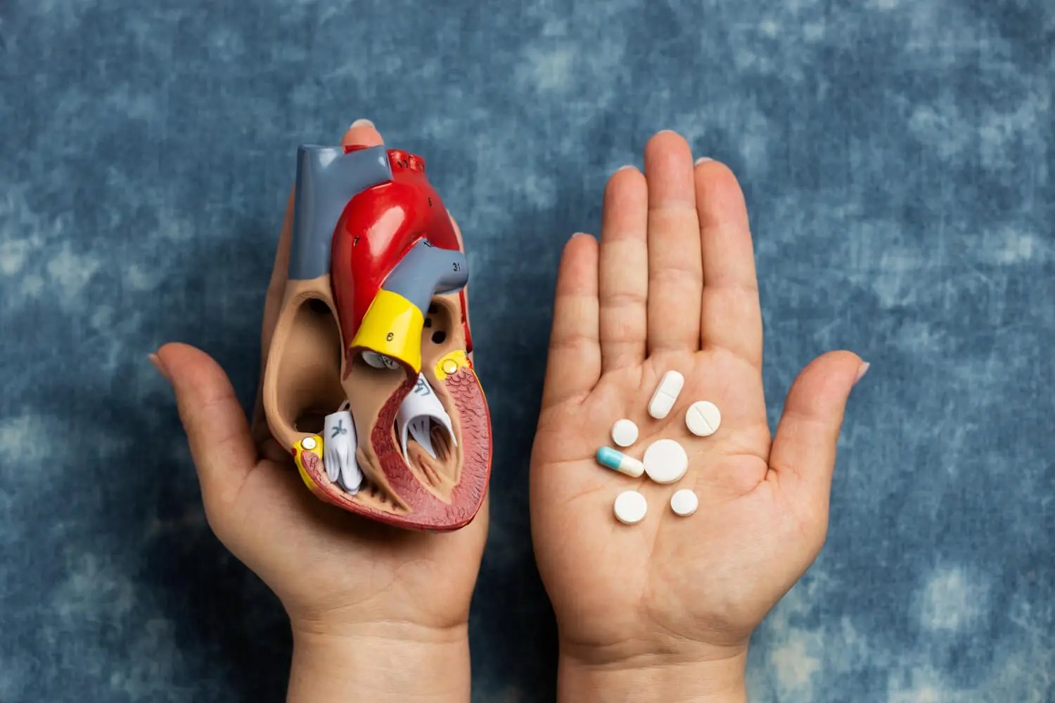 Wysoki poziom cholesterolu? Sprawdź przyczyny, objawy i dowiedz się, jak obniżyć poziom cholesterolu we krwi.